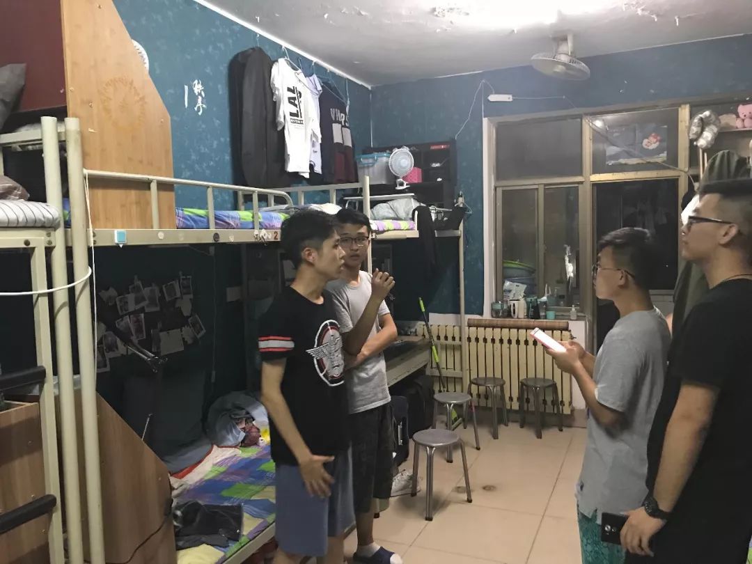 大学室友用功学习，是在“制造焦虑”吗，为何我看不惯别人努力？