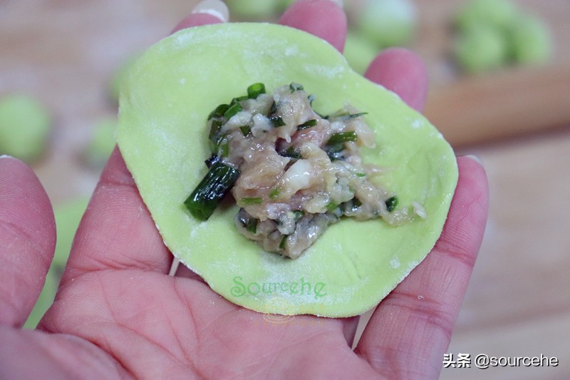 怎么做菠菜汁和面（教你做劲道香滑的菠菜饺子）