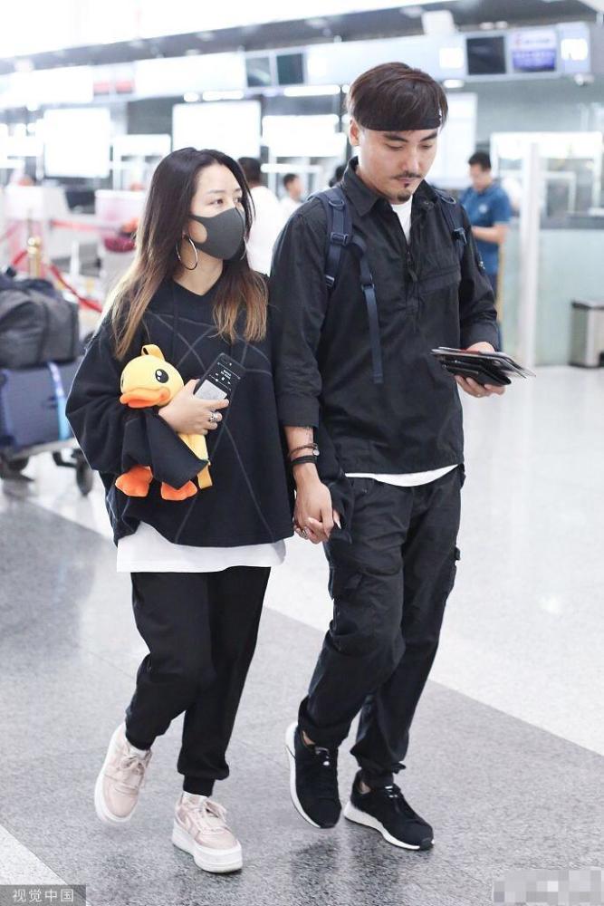 超女何洁的劲爆情史，和释小龙分手后高调嫁人，与前夫互爆黑料