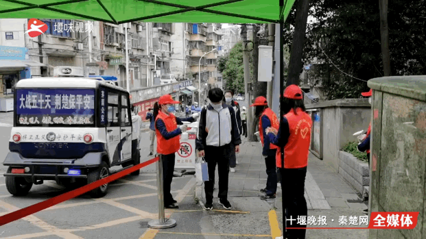 今天开学！刚刚在十堰这些学校拍下，这一幕等了太久