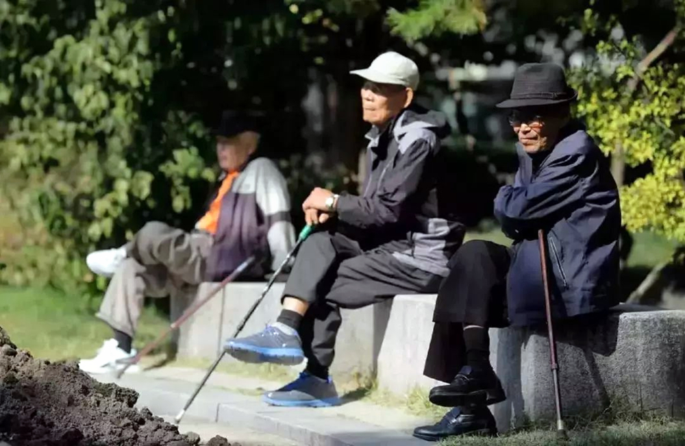 亲人在去世前会有哪些征兆？四种情况出现时，多花一些时间陪伴吧