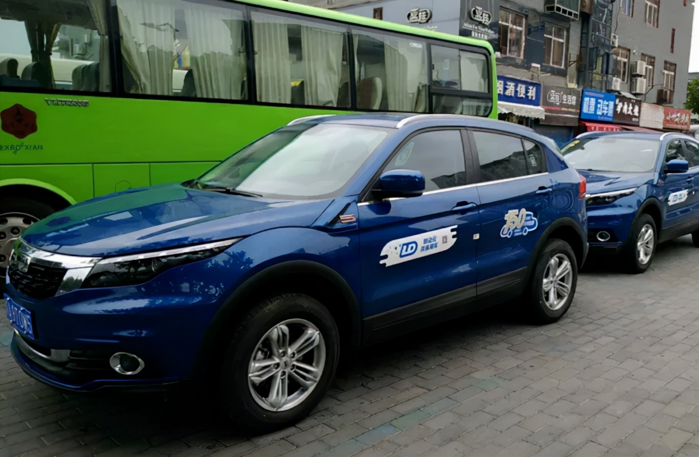 烧光百亿，敢从宝马挖人！中国后台最硬神车，竟惨到卖厂还债？