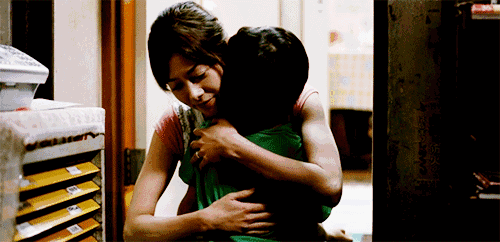 女儿发脾气，蔡少芬7个字搞定：孩子乱闹情绪，父母的回应很重要