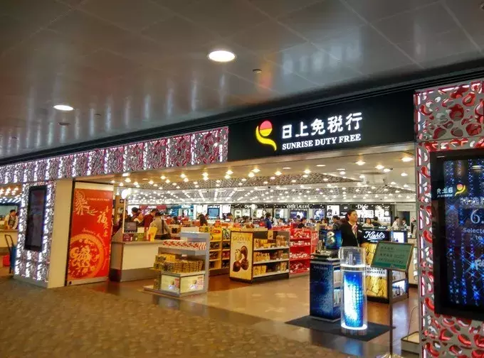 免税店比专柜便宜多少（免税店的东西和专柜的区别）