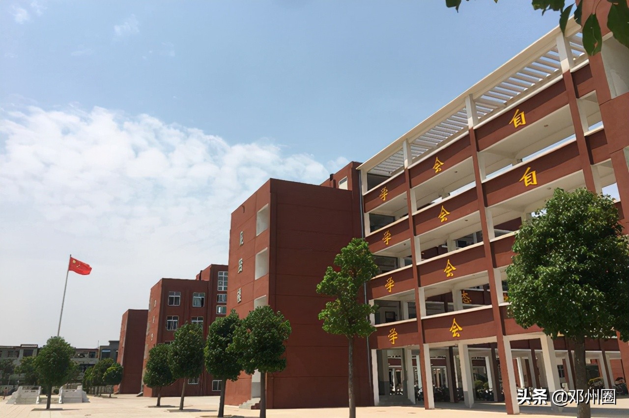 邓州市解放商城学校：提振精气神 跑出加速度