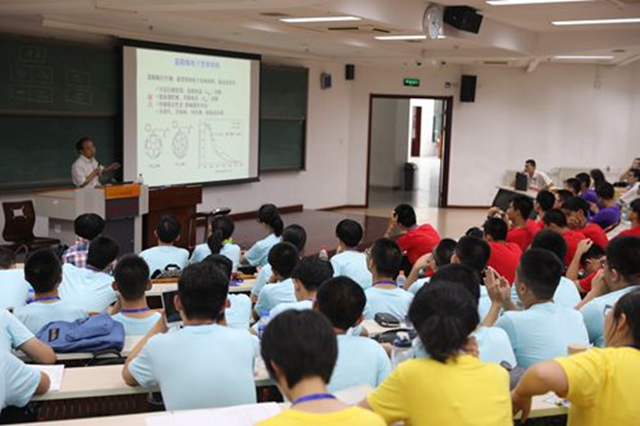 铁饭碗之一的“大学老师”，薪资究竟能有多少？网友：真是没想到