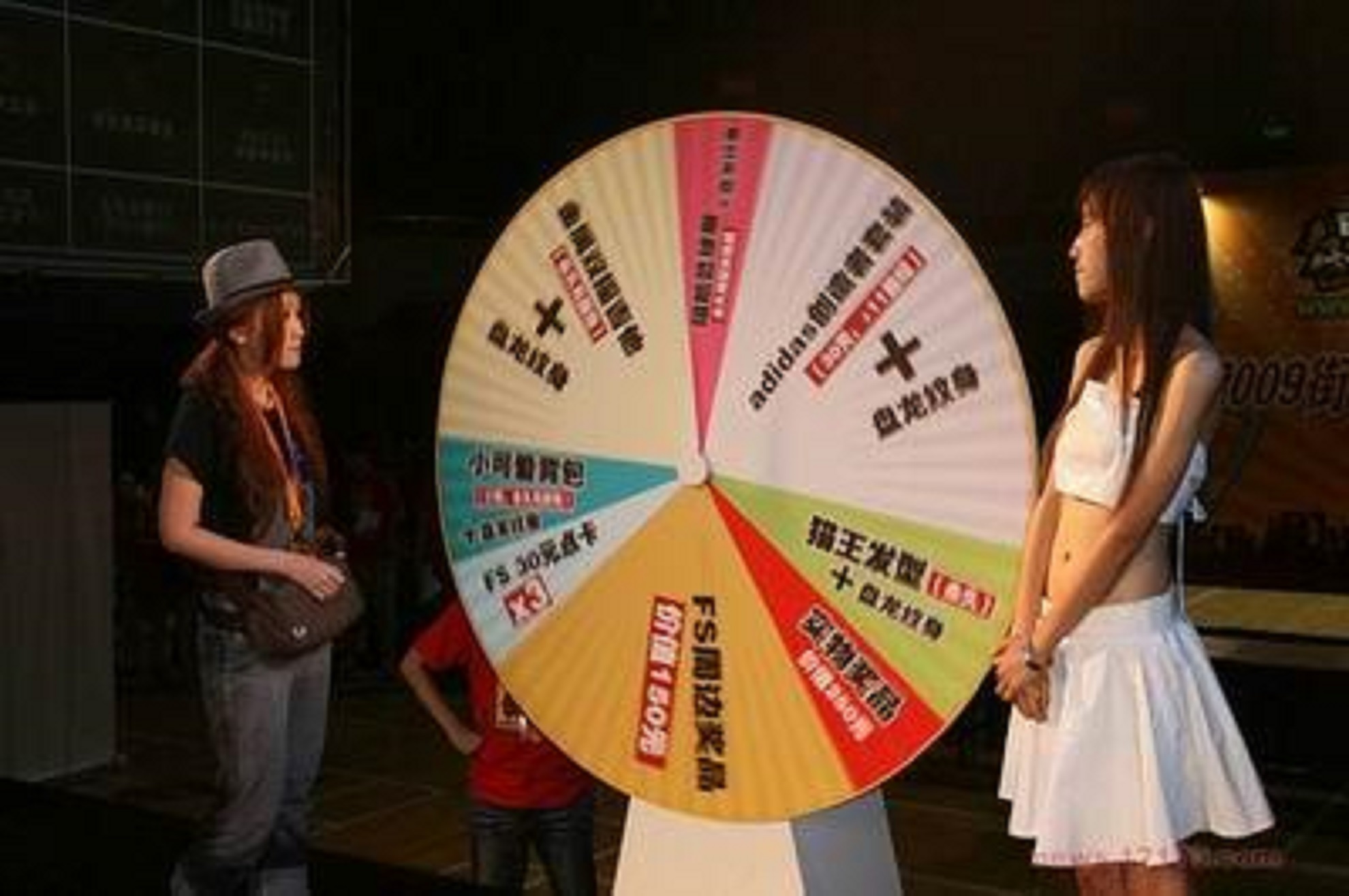 四川男人开火锅店，利用“一次免单”，一年狂赚200万，值得学习
