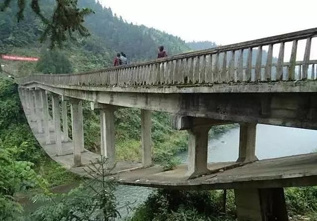 湖南一大桥全程没桥墩，被载入桥梁史册，设计师逆袭成高级工程师