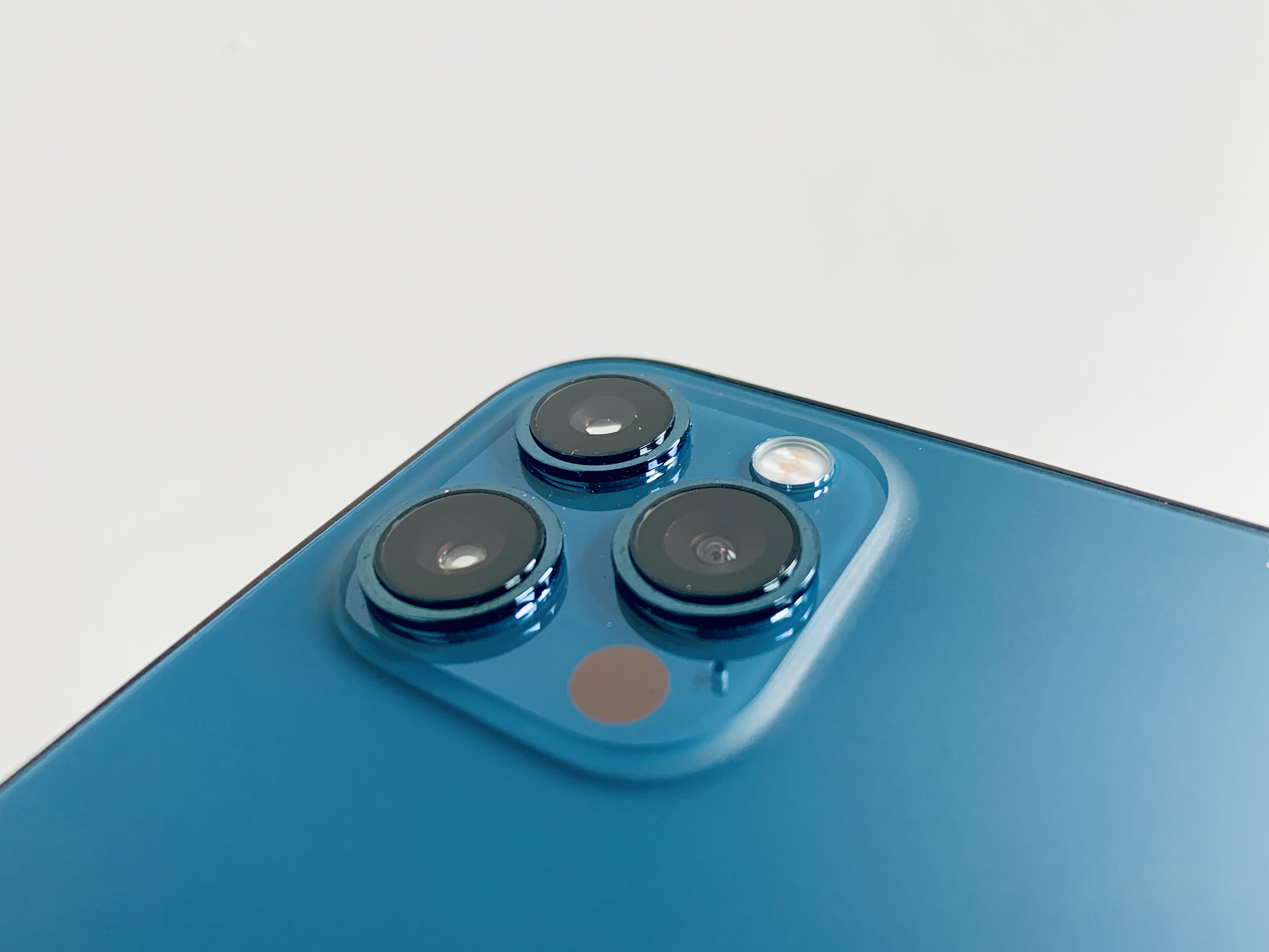 苹果12max颜色(苹果12 pro max上手体验)