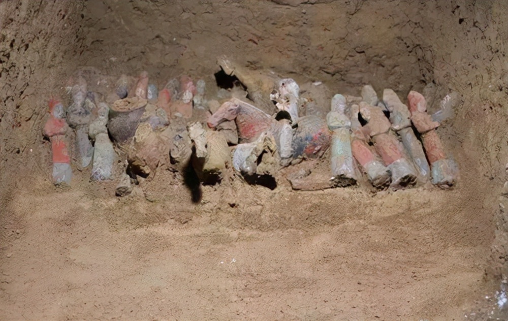 修个机场就探出了3500座古墓，西安快把「墓光之城」的称号坐实了