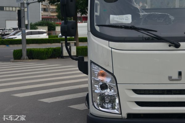 坐上去像开轿车？国六江铃凯运轻卡实力抢镜，升级的不止是内饰