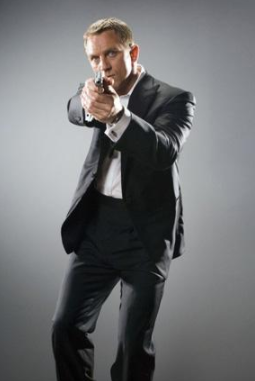 拥有28个身份，情报全靠编，玩转英德两国，这名二战间谍是何来历