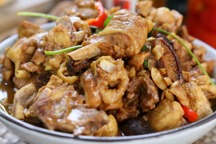 炒鸡时，大料不能乱放，只需这3样，肉嫩鲜美没腥味，味道真香
