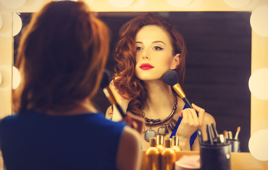 为什么别人化妆自然服帖，而你化妆却总卡粉？是这三件事没做好
