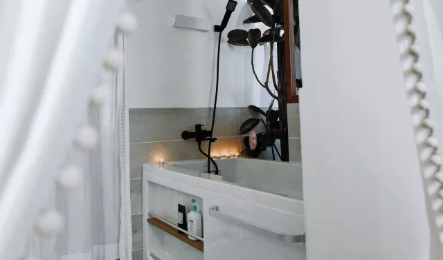 妹子爆改北京50m²旧屋！2㎡卫生间的暗宅，最终拥有阳光和大浴缸