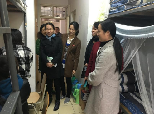 大学生拍题（高校辅导员云查寝）