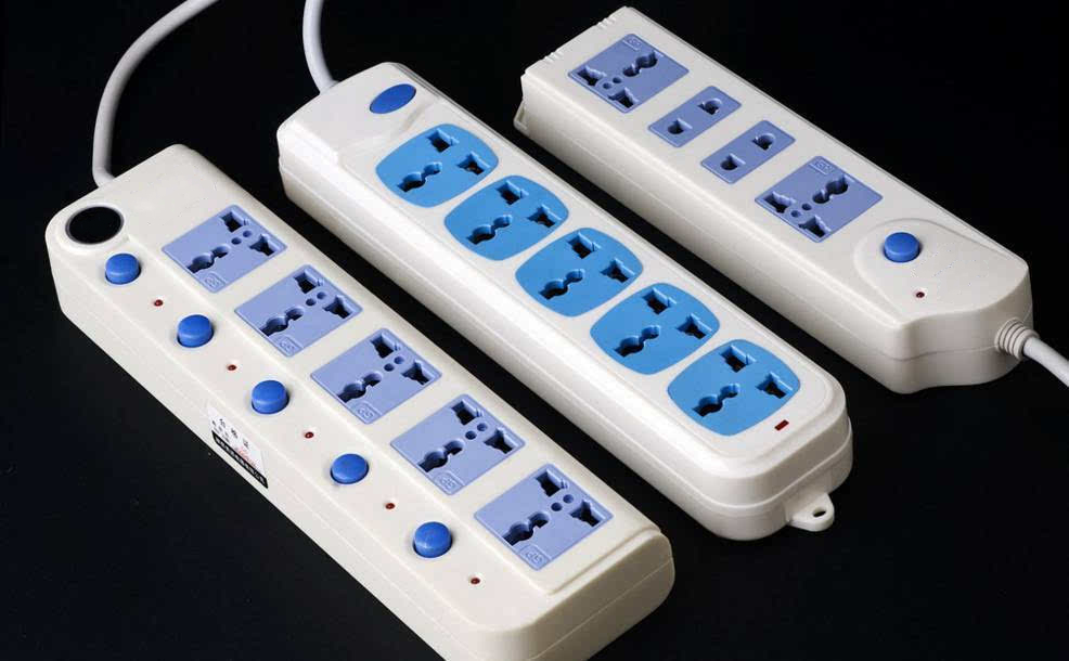 实用的“万能插座”，为何被国家禁止使用？看看它的危害就明白了