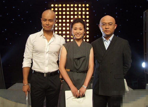 他是“江苏一哥”孟非，曾娶初恋女友为妻，今49岁一家三口超幸福