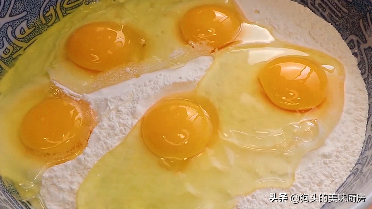 1碗面粉5个鸡蛋，分享你想不到的做法，比馒头简单，比油条还香