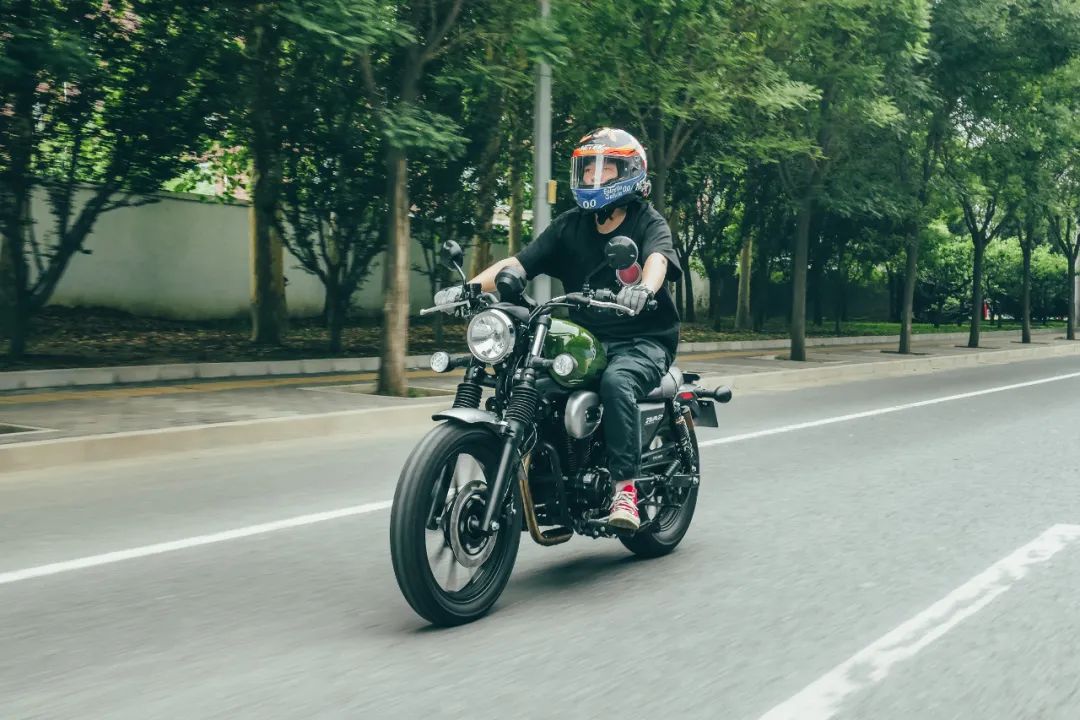 250cc级别性价比巡航车：赛科龙RA2 试驾体验