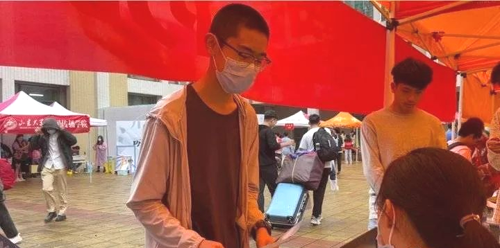 山大15岁本科新生：3岁能看报，5岁上小学，高考614分，数学149分