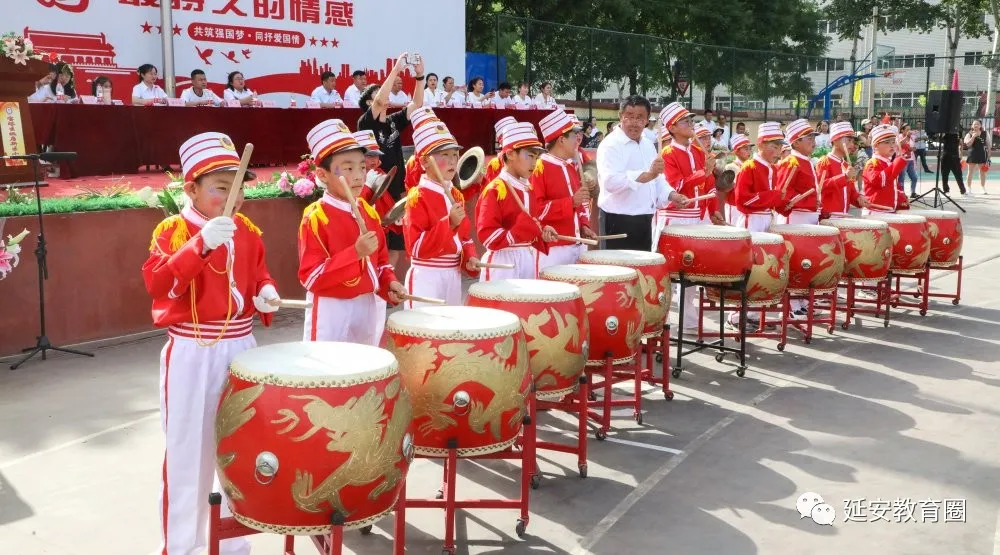 歌飞扬舞蹁跹，780名少年把她深情赞颂！