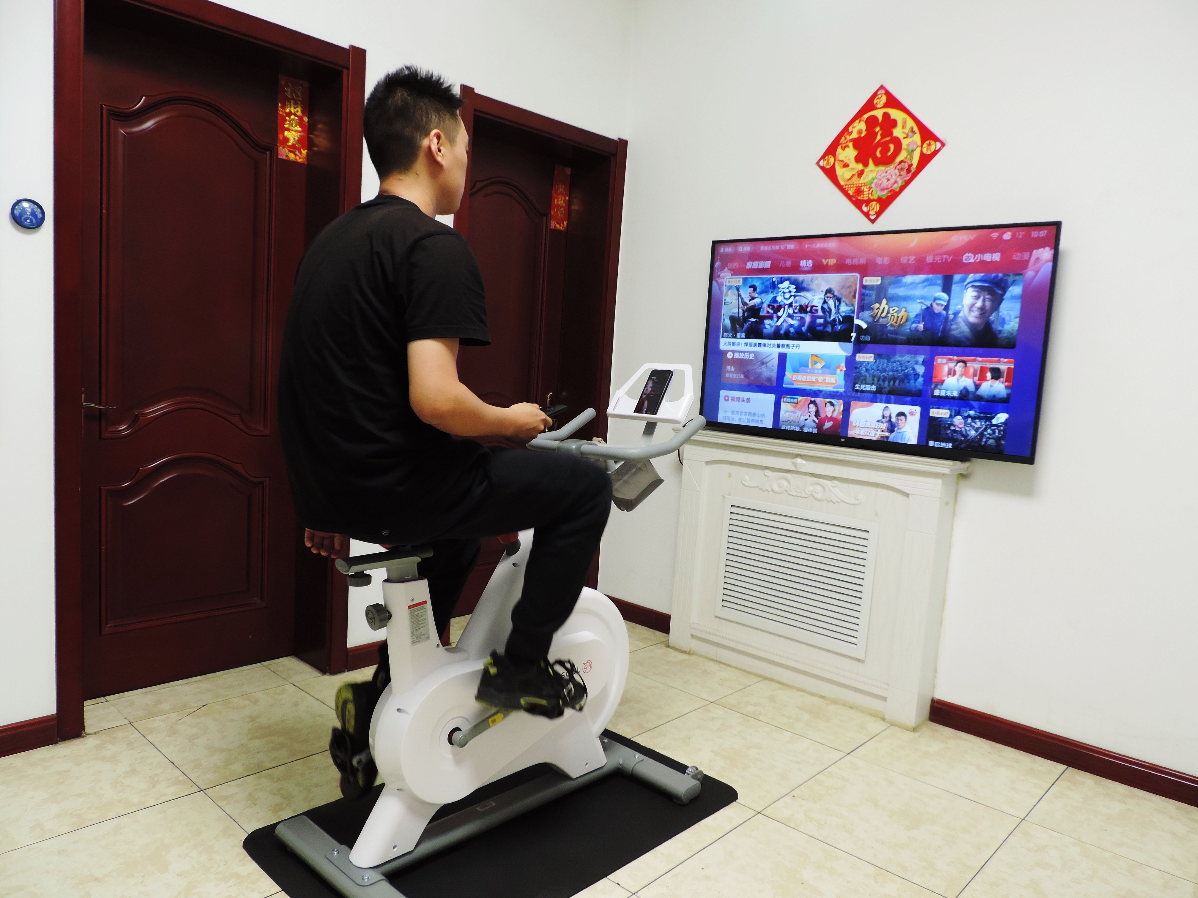 YESOUL野小兽M1智能动感单车，小巧静音，全家健身都有保障