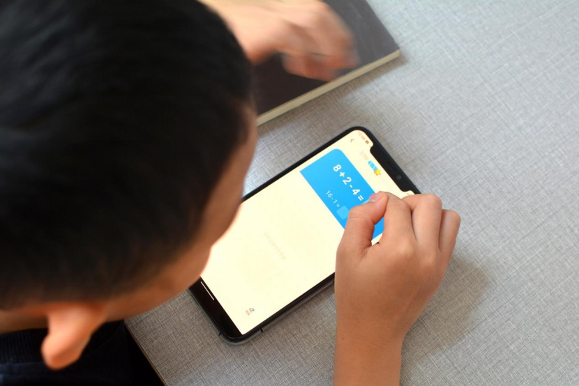 能帮你小孩克服“沉迷”！IPRO学生手机，你会入手吗？