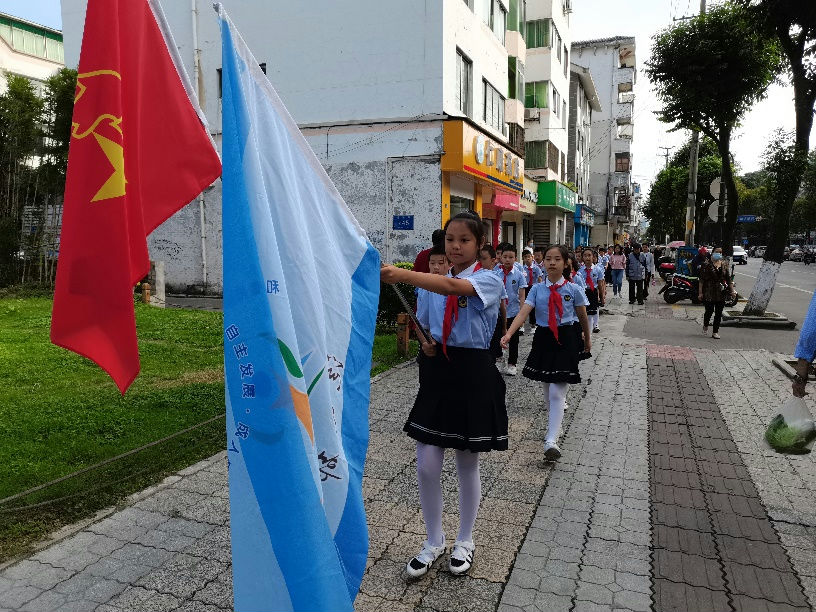 泡桐树小学都江堰校区参加都江堰市公祭活动(图1)