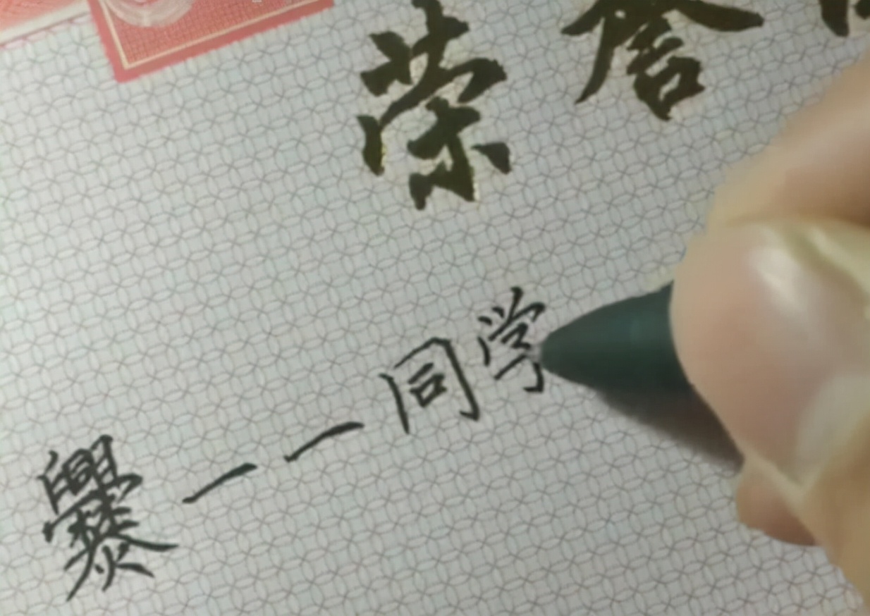 连名带姓只有2划是什么感受？小学生因名字简单走红，好听且实用