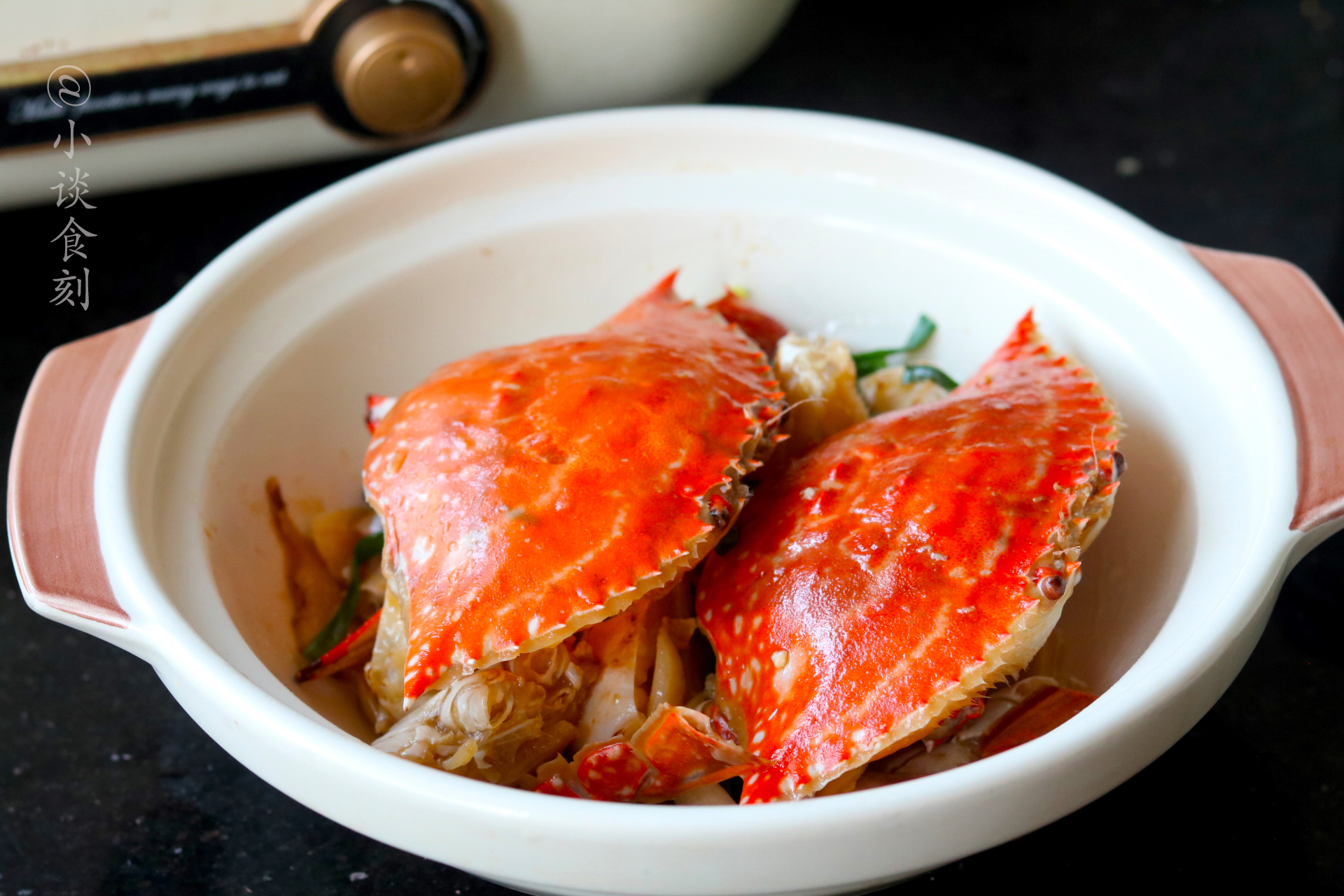 螃蟹别只会蒸煮，教你一剁一煎锅里一焖，比蒸煮的原味螃蟹更好吃