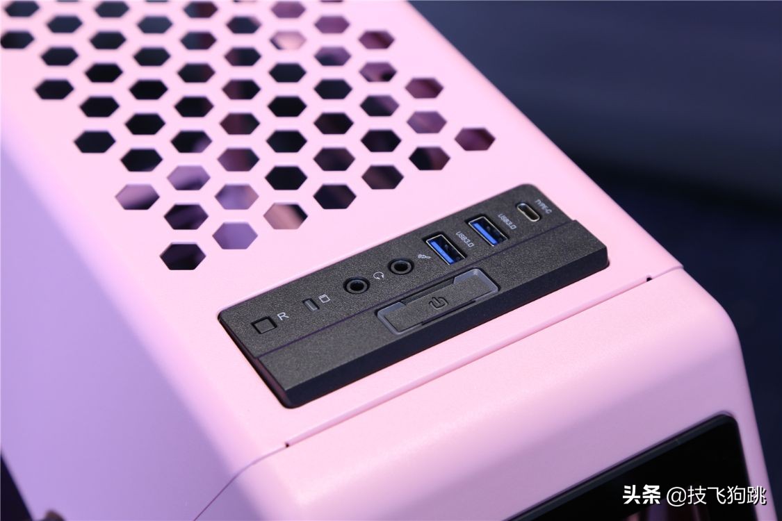 这主机粉粉嫩嫩多可爱，说丑的都是直男吧，TT新品机箱装机体验