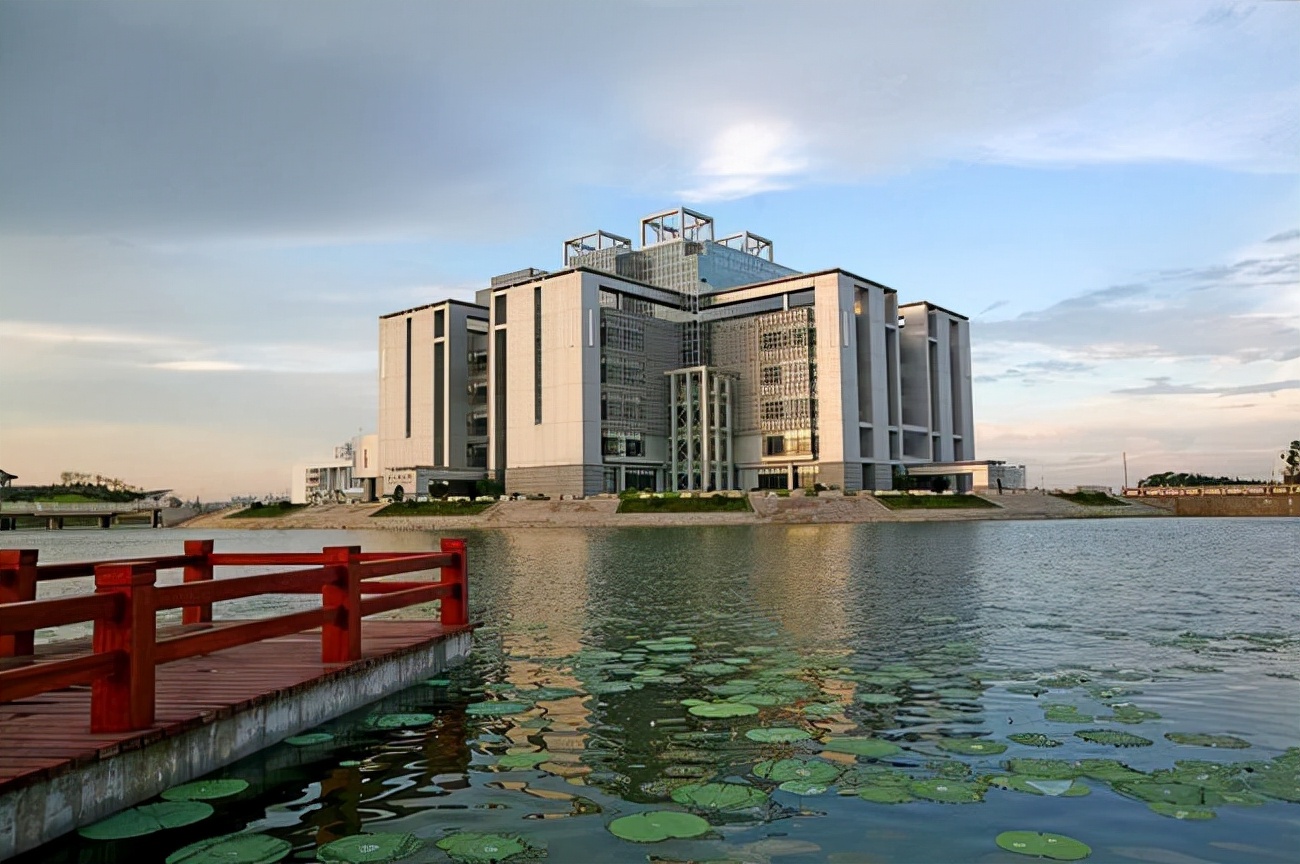 安徽师范大学考研报录比（安徽师大105名本科新生没有报到）