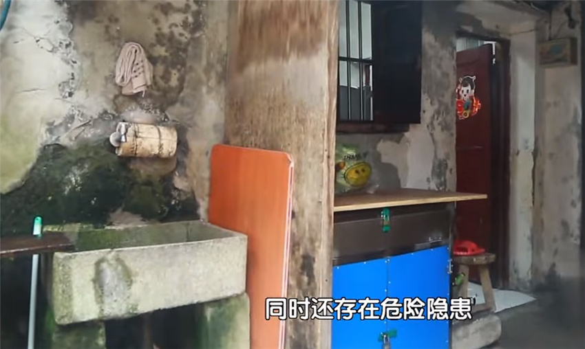 母女蜗居30㎡阁楼房，设计师爆改成3室3厅1厨1卫小别墅！太给力
