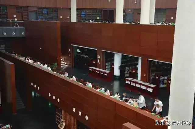 泡一整天都不够！国内那些美炸天的大学图书馆，你去过几个？