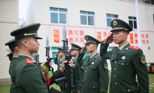 应届毕业生当兵，从“家乡”征兵和“高校”征兵有4点区别