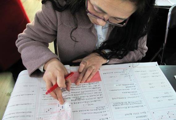 高考当天为什么不能穿校服？原因或不止一条，听听老师怎么说