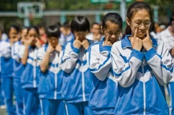 “世界各国校服”火了，日韩校服很抢眼，中国学生：都比我们好看