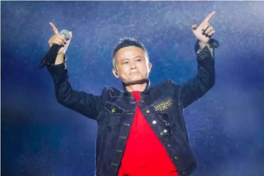 贫困、饥饿、一周工作七天，她是怎么成为身价千万的女演员的？