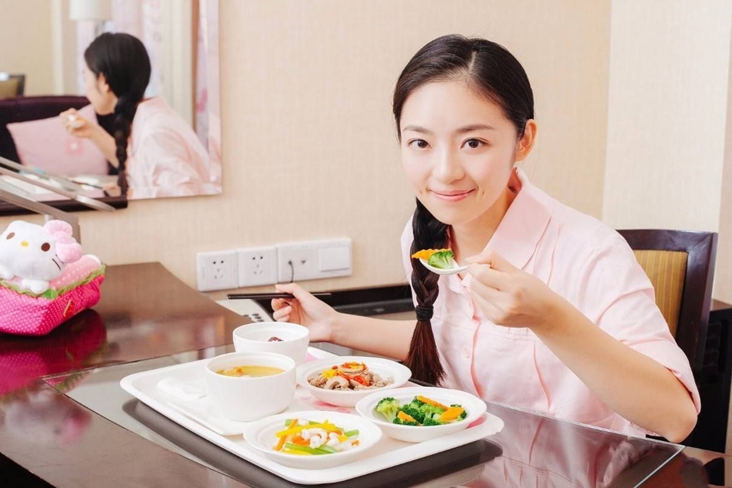 90后新手宝妈坐月子拍"流泪"照片,想着博同情,没想到被吐槽