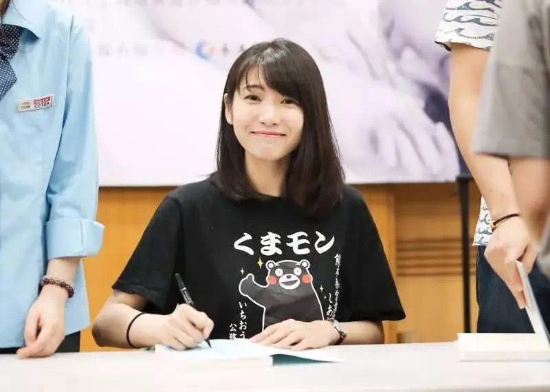 终于，赚千万稿费的北大美女作家这次也翻车了