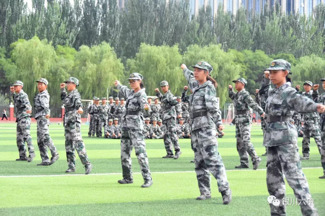 银川六中举行2019级高一新生军训汇报表演暨总结表彰大会