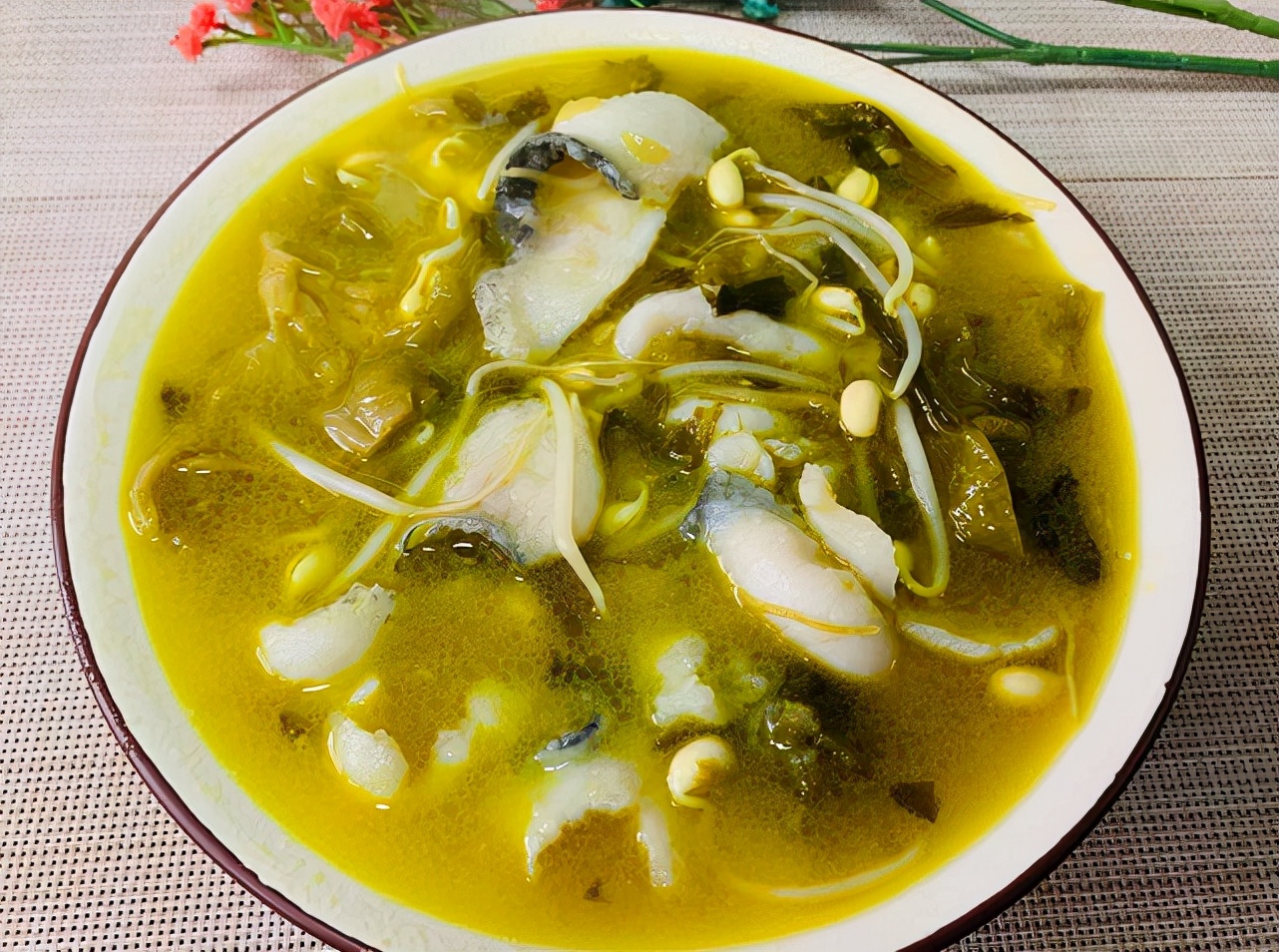 想吃正宗酸菜鱼别去饭店了，教你懒人方法，10分钟出锅，肉嫩好吃