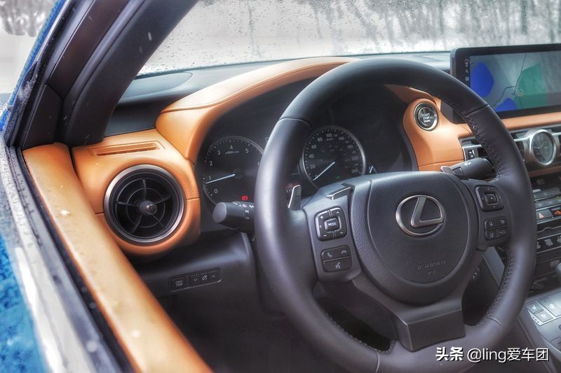 2021年雷克萨斯IS 300 AWD：运动型三厢车