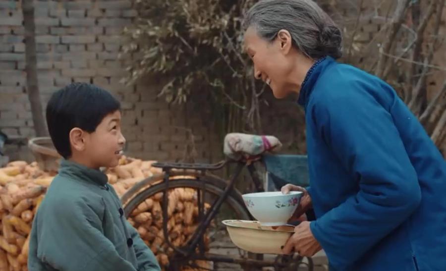 一部正能量电影《腊月正月》，颂扬了中华民族一诺千金的可贵品质