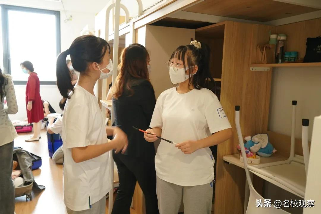 成都这所学校，不仅学生分班实行抽签，班主任教哪班也是现场抽签