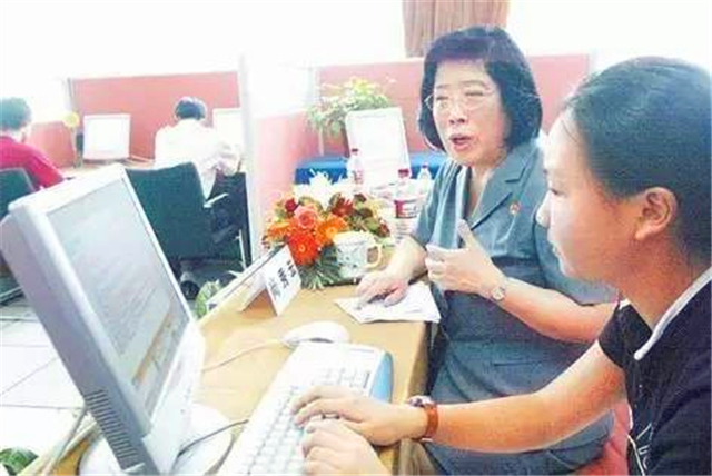 高考状元抢劫10万，被抓时仅花100多元，出狱后考入重点大学