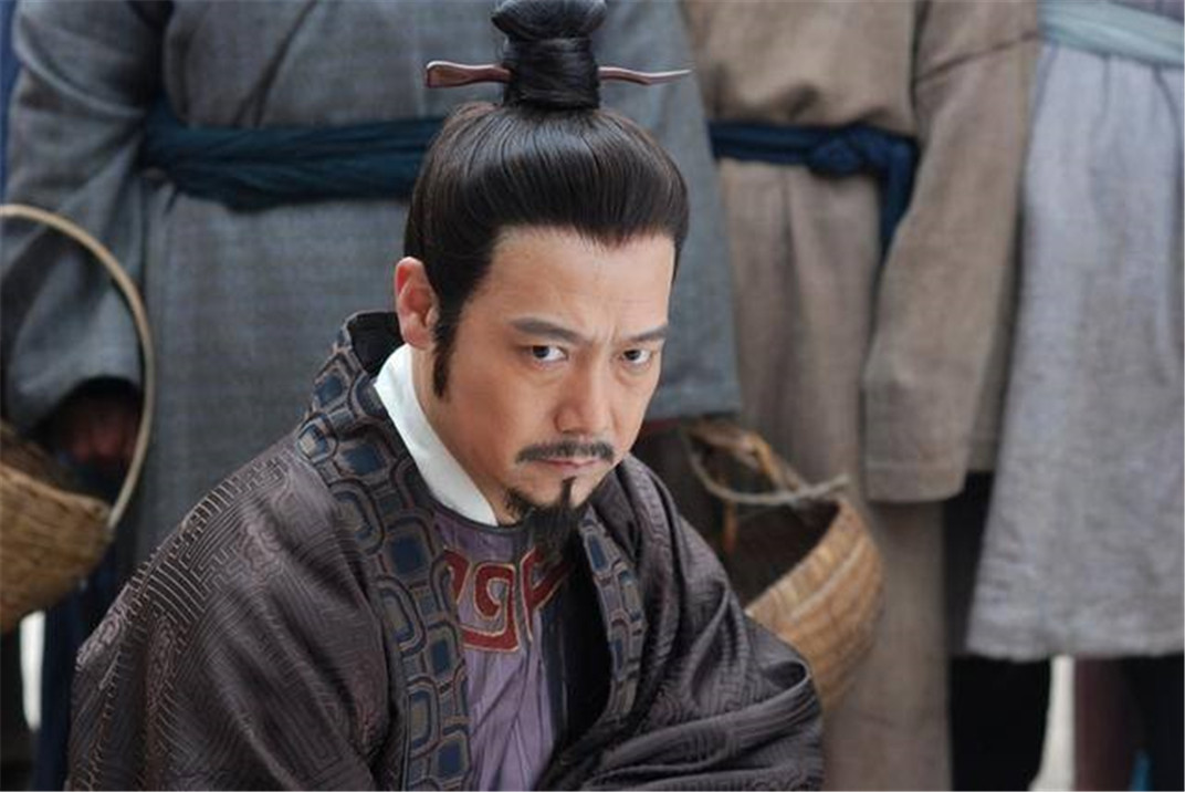 刘伯温讨水喝,女人故意往碗里撒了一把谷壳,刘伯温:她大有智慧