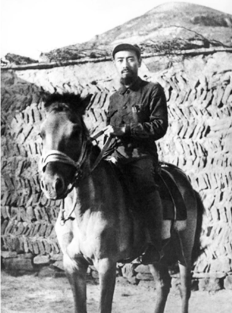 周总理长征时病情危殆，医生王斌吩咐：赶快去找冰来降温