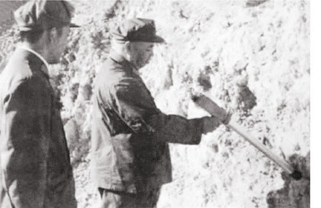 许世友上将视察学校，坚称校门口地下有煤，军代表派人狂挖十几米